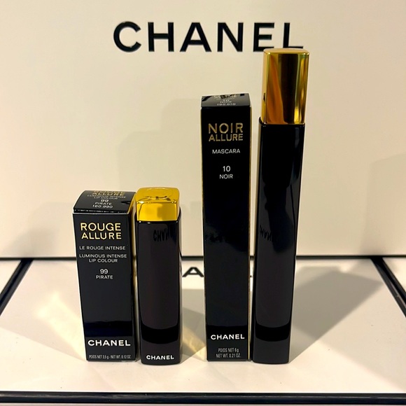 Chanel Holiday Makeup set - Picture 5 of 13